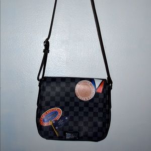 LOUIS VUTTION DAMIER MESSENGER